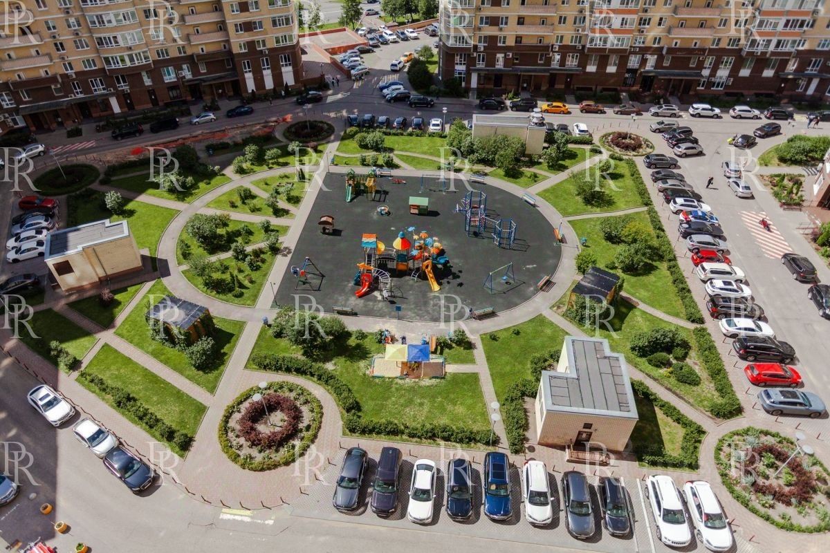 Продажа 4-комн квартиры на вторичном рынке улица Покрышкина, 8