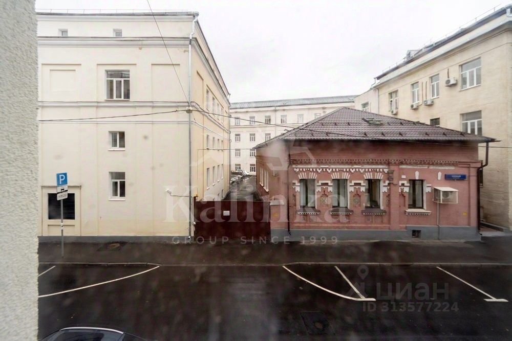 Продажа 3-комн квартиры на вторичном рынке Хлебный переулок, 24