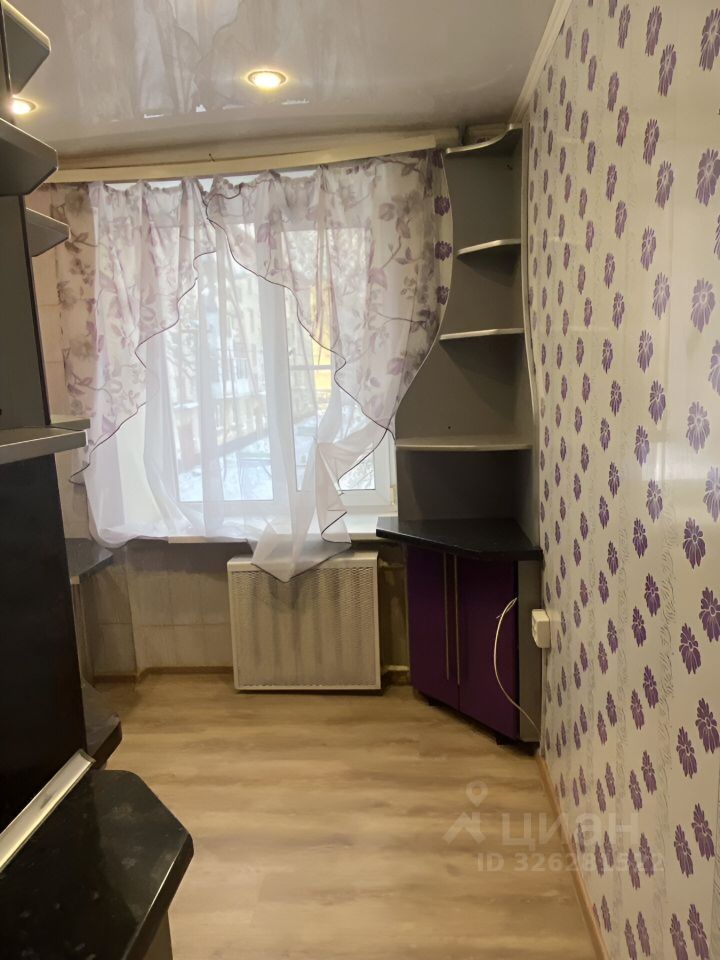 Продажа 2-комн квартиры на вторичном рынке Кириши, проспект Героев, 5