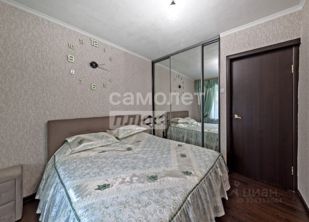 Продажа 2-комн квартиры на вторичном рынке пос. Зверосовхоза, улица Соболиная,  д. 9