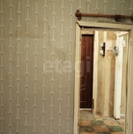 Продажа 2-комн квартиры на вторичном рынке Серпухов, улица Крупской,  д. 11/20
