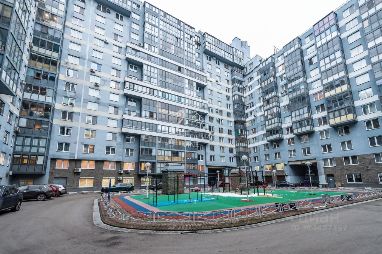Продажа 3-комн квартиры на вторичном рынке Капитанская улица, 4
