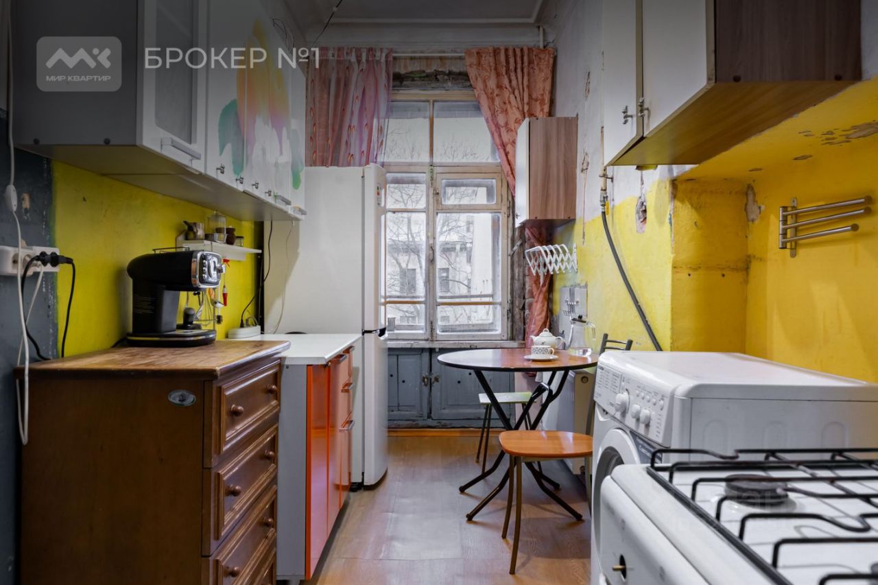 Продажа 3-комн квартиры на вторичном рынке 5-я Васильевского острова линия, 56Б