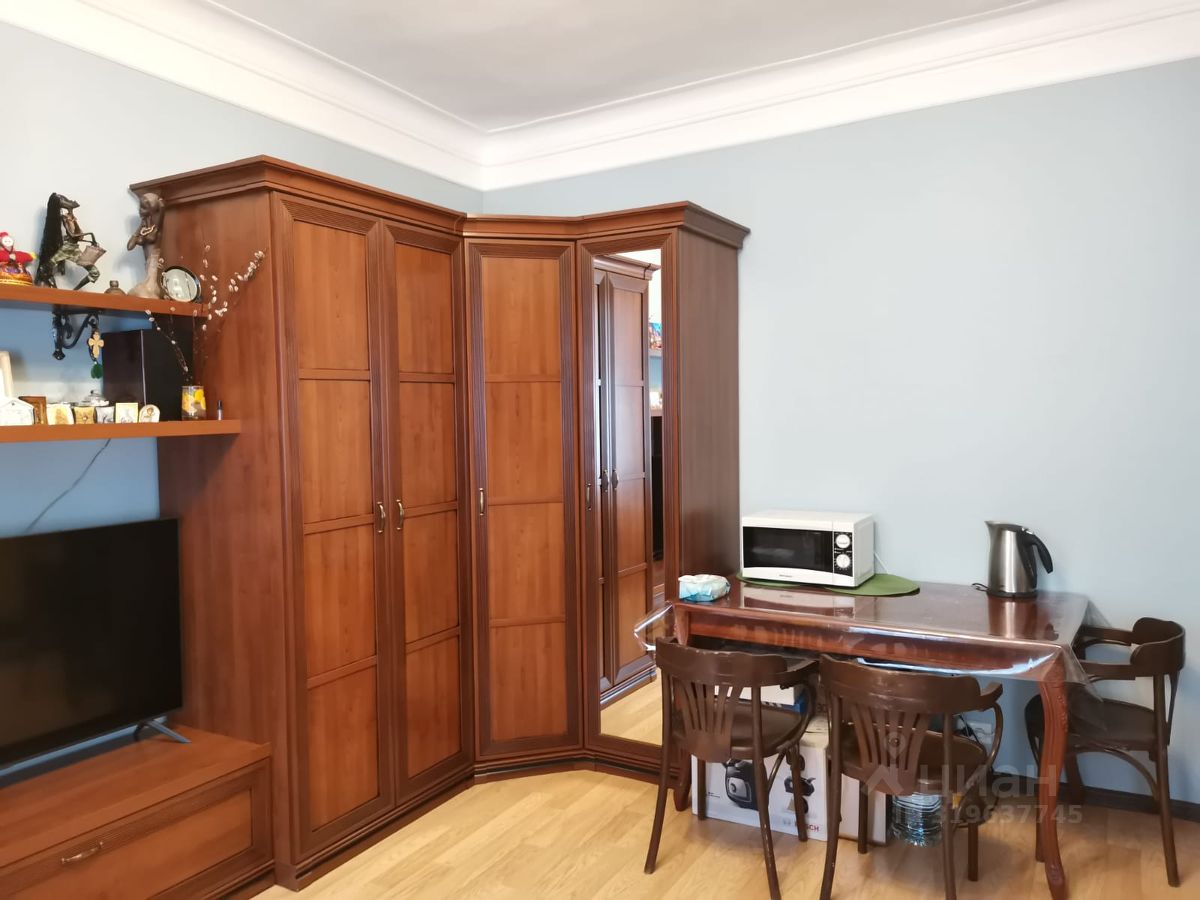 Продажа 3-комн квартиры на вторичном рынке Гороховая улица, 32