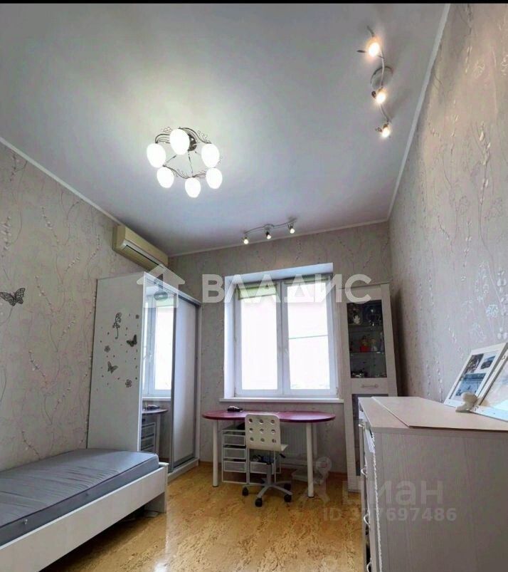 Продажа 4-комн квартиры на вторичном рынке улица Соловьиная Роща, 8