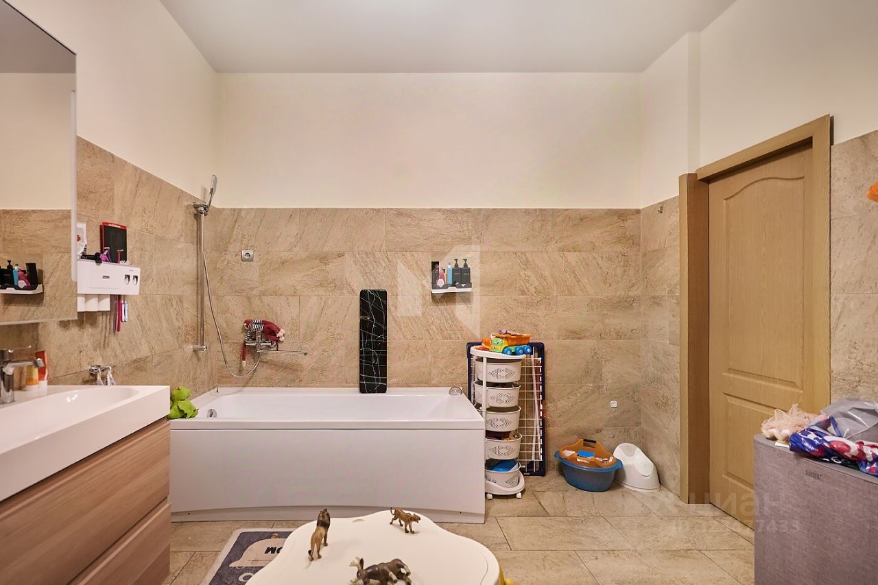 Продажа 3-комн квартиры на вторичном рынке проспект Маршала Жукова, 78