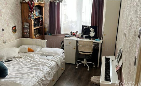 Продажа 3-комн квартиры на вторичном рынке микрорайон Инессы Арманд, Набережная улица,  д. 2А