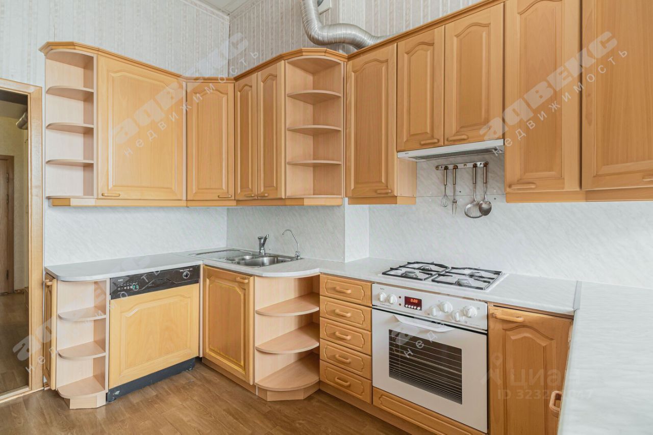 Продажа 4-комн квартиры на вторичном рынке улица Правды, 22