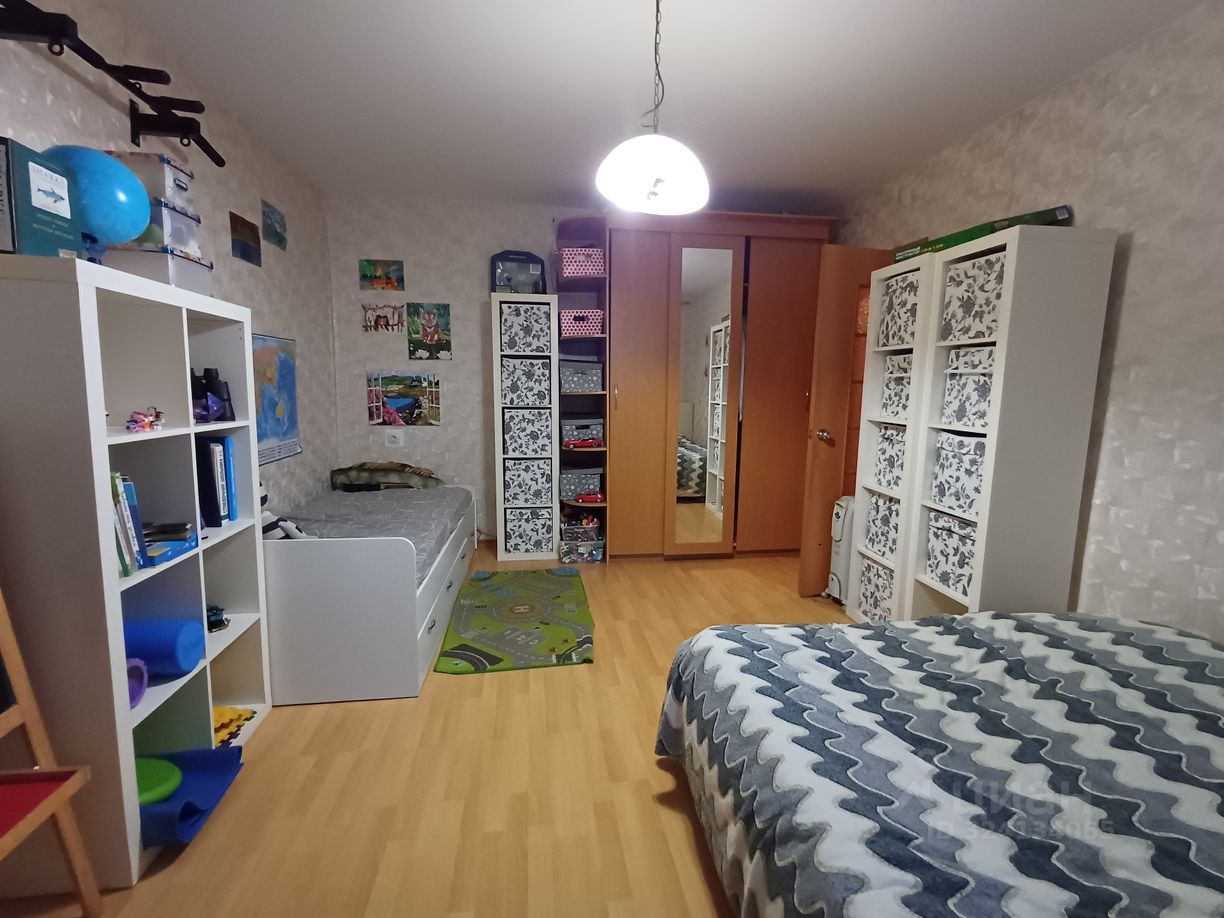 Продажа 3-комн квартиры на вторичном рынке пос. Ильичево, улица Парковая, 8