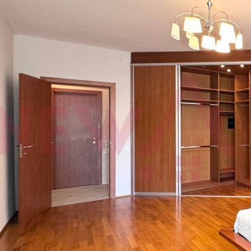 3-комн квартира улица Декабристов, 36/1