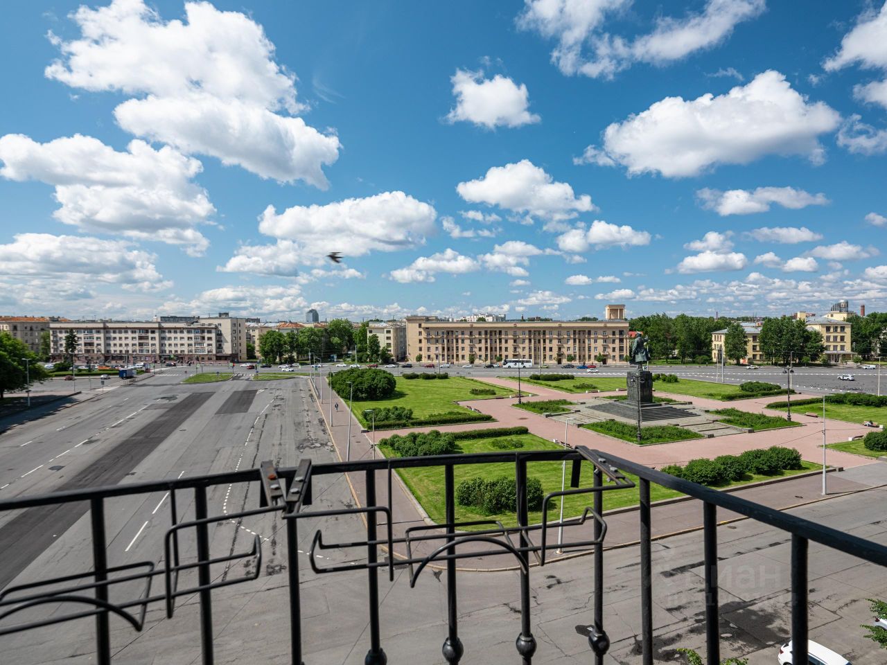 Продажа 3-комн квартиры на вторичном рынке проспект Стачек, 16