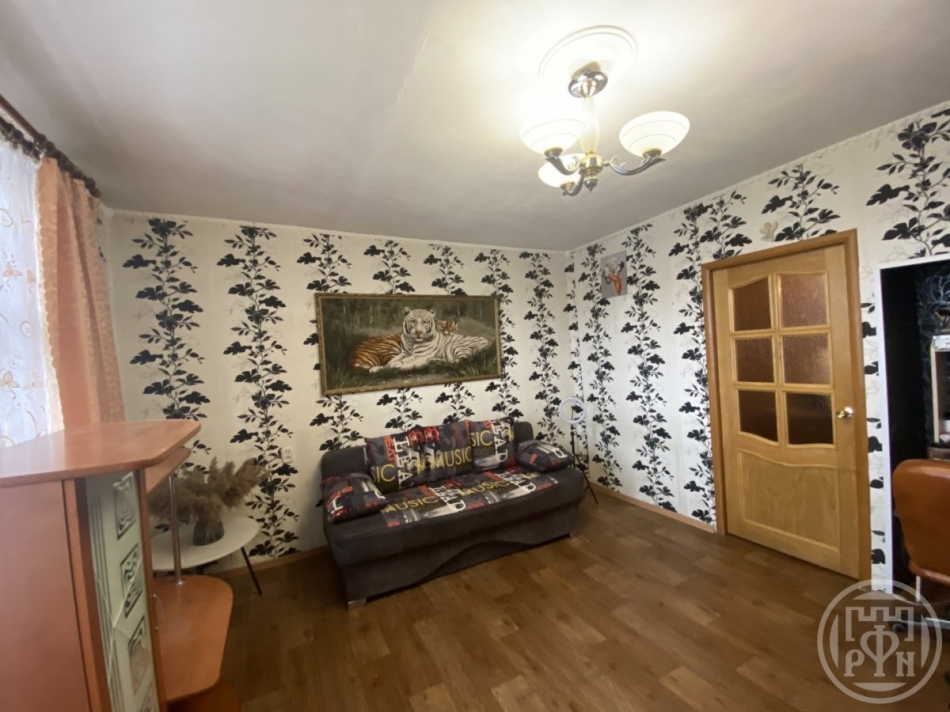 Продажа 2-комн квартиры на вторичном рынке Ломоносов г., Ораниенбаумский просп.,  д. 33,  к. 3