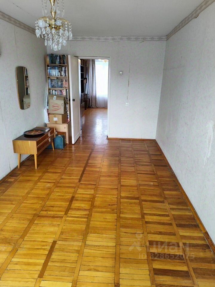 Продажа 2-комн квартиры на вторичном рынке Кириши, Советская улица, 17
