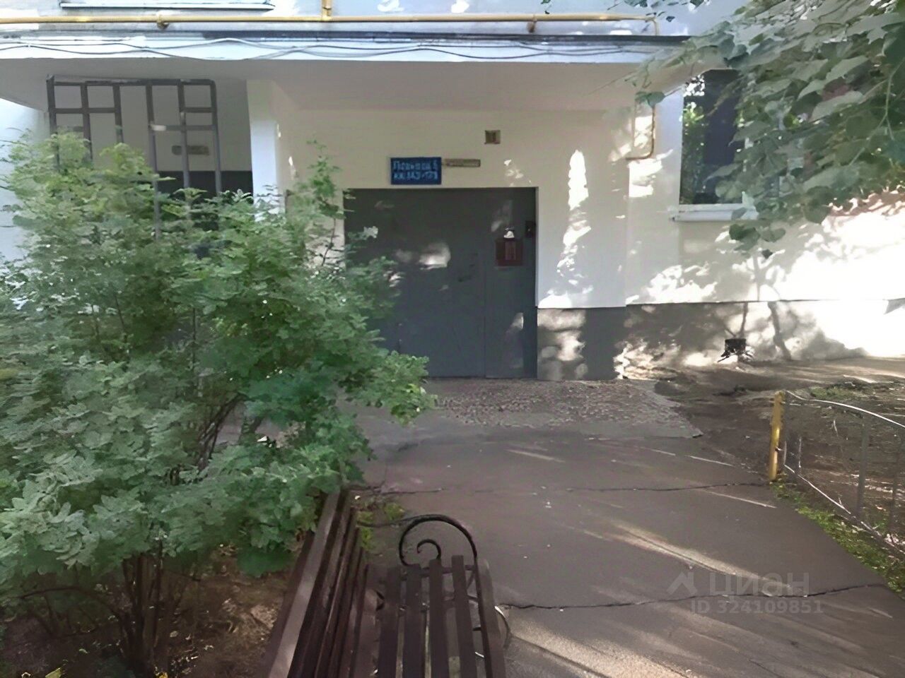 Продажа 2-комн квартиры на вторичном рынке Профсоюзная улица, 99