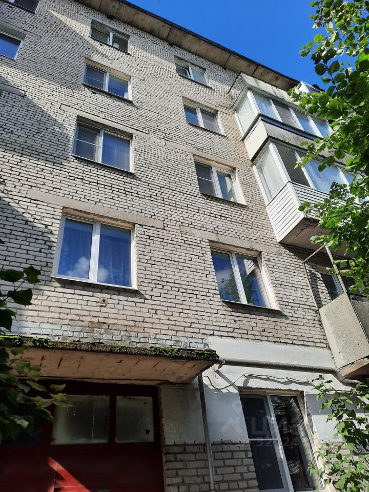 Продажа 1-комн квартиры на вторичном рынке Кировск, Набережная улица, 1к2