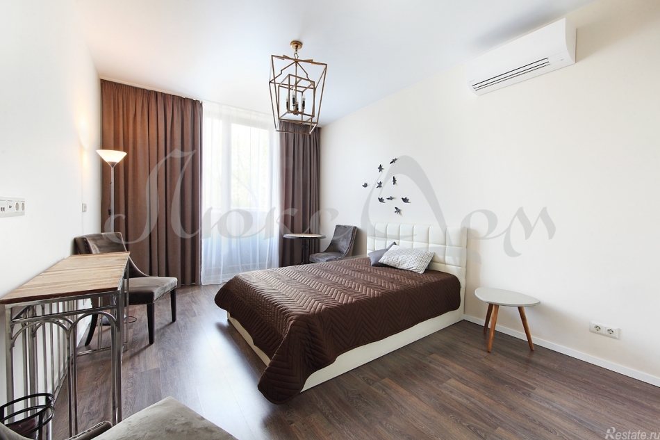 Продажа 3-комн квартиры на вторичном рынке Хилков пер., 5