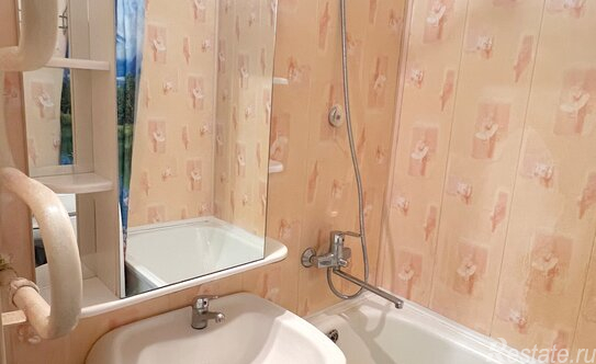 Продажа 1-комн квартиры на вторичном рынке Сертолово-1, ул Центральная,  д. 1,  к. 1