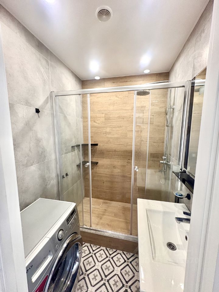 Продажа 2-комн квартиры на вторичном рынке проспект Героев, 18