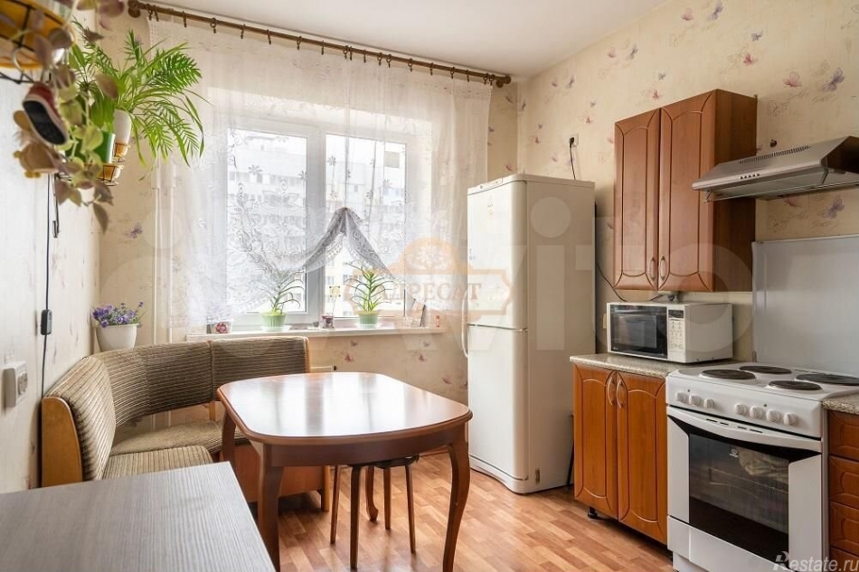 Продажа 3-комн квартиры на вторичном рынке ул Оптиков,  д. 49,  к. 2