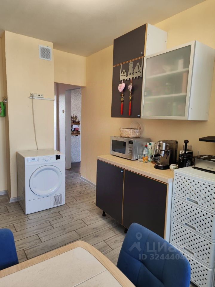 Продажа 3-комн квартиры на вторичном рынке 1-я Вольская улица, 10