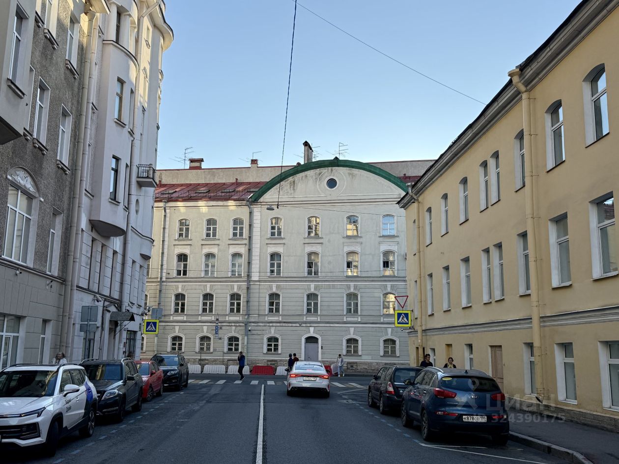 Продажа 4-комн квартиры на вторичном рынке набережная Канала Грибоедова, 85/9