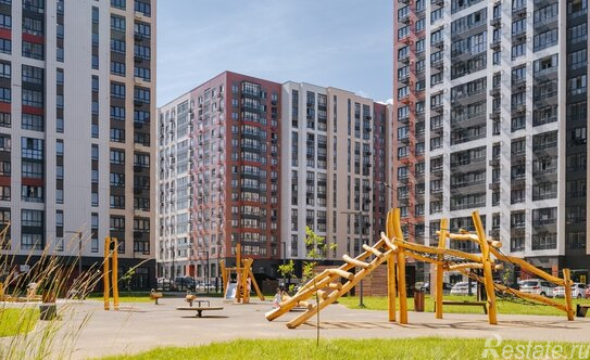 Продажа 4-комн квартиры на вторичном рынке ул Гатчинская,  д. 27