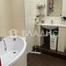 Продажа 3-комн квартиры на вторичном рынке ул Авиаконструктора Петлякова,  д. 11