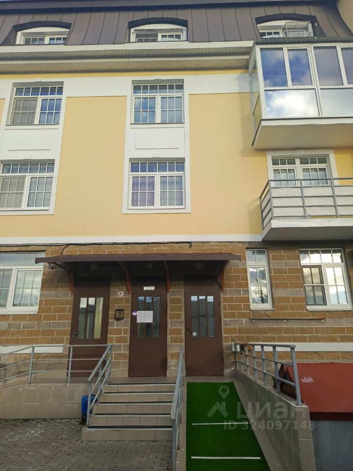 Продажа 2-комн квартиры на вторичном рынке пос. Стрельна, Санкт-Петербургское шоссе, 108