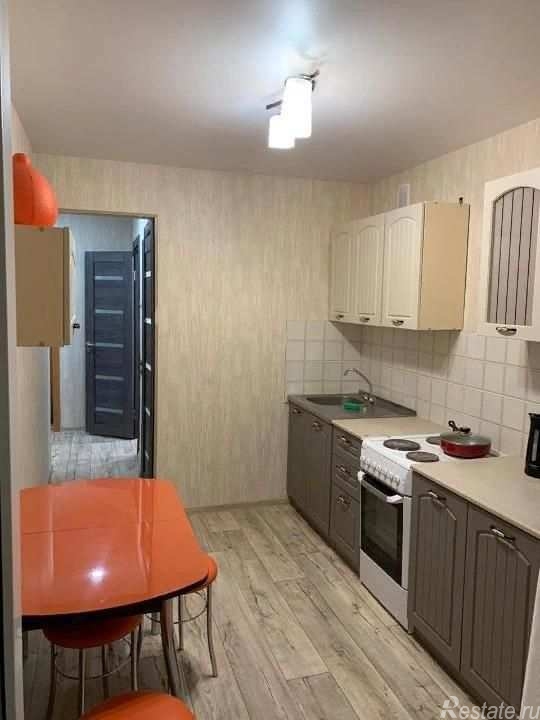 Аренда 2-комн квартиры на вторичном рынке Рябиновая улица,  д. 1