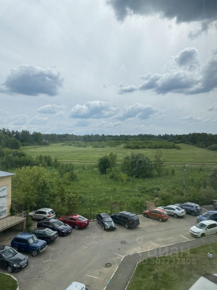 Продажа 2-комн квартиры на вторичном рынке Южный мкр, Звенигород, улица Радужная,  д. 12