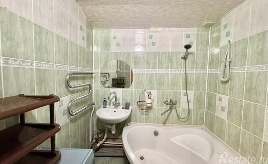 Продажа 2-комн квартиры на вторичном рынке Кириши г, Волховская наб,  д. 26