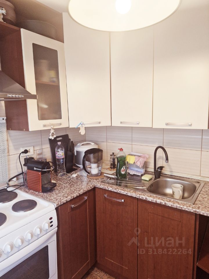 Продажа 4-комн квартиры на вторичном рынке улица Маршала Новикова, 11