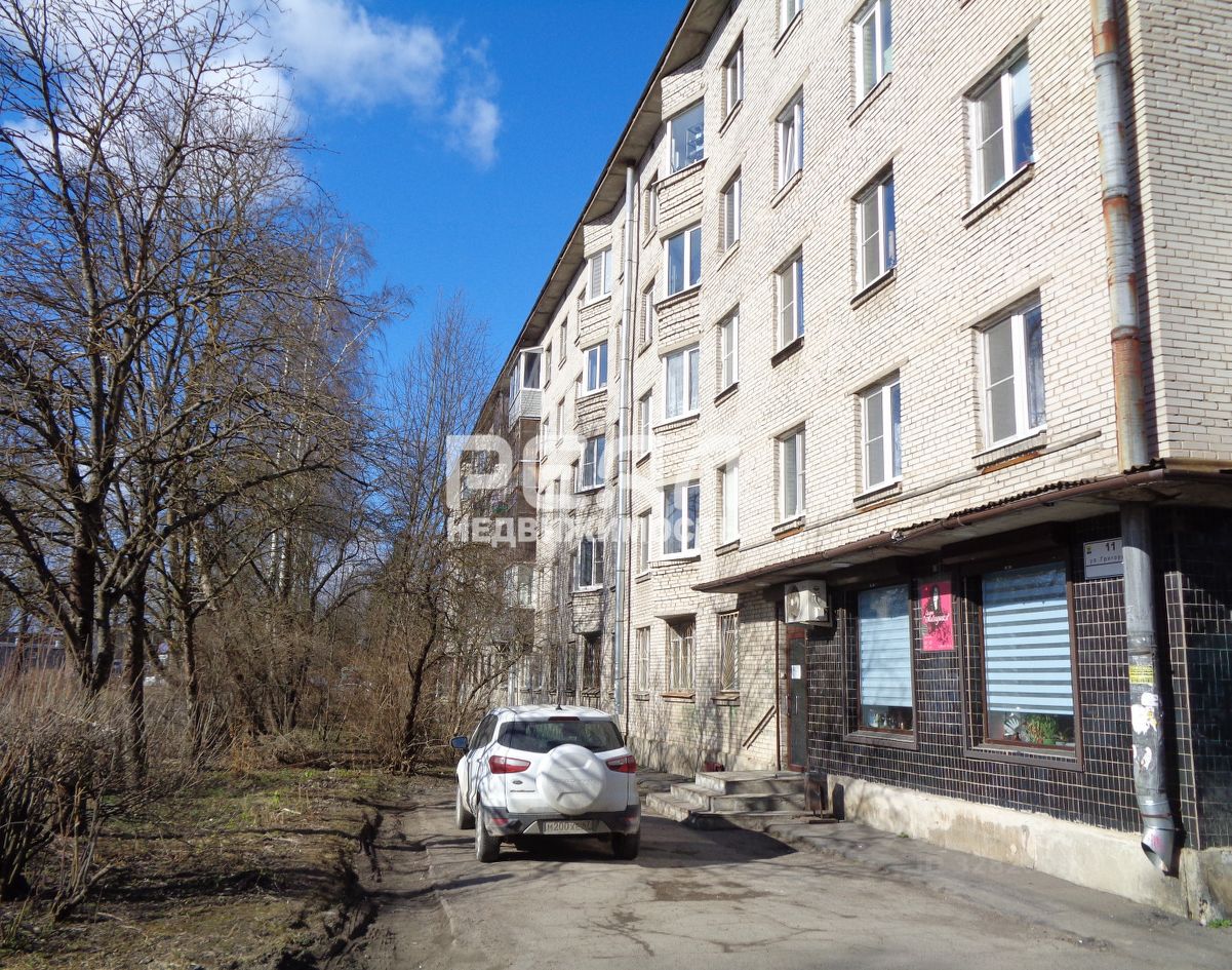 Продажа 3-комн квартиры на вторичном рынке Гатчина, улица Григорина, 11