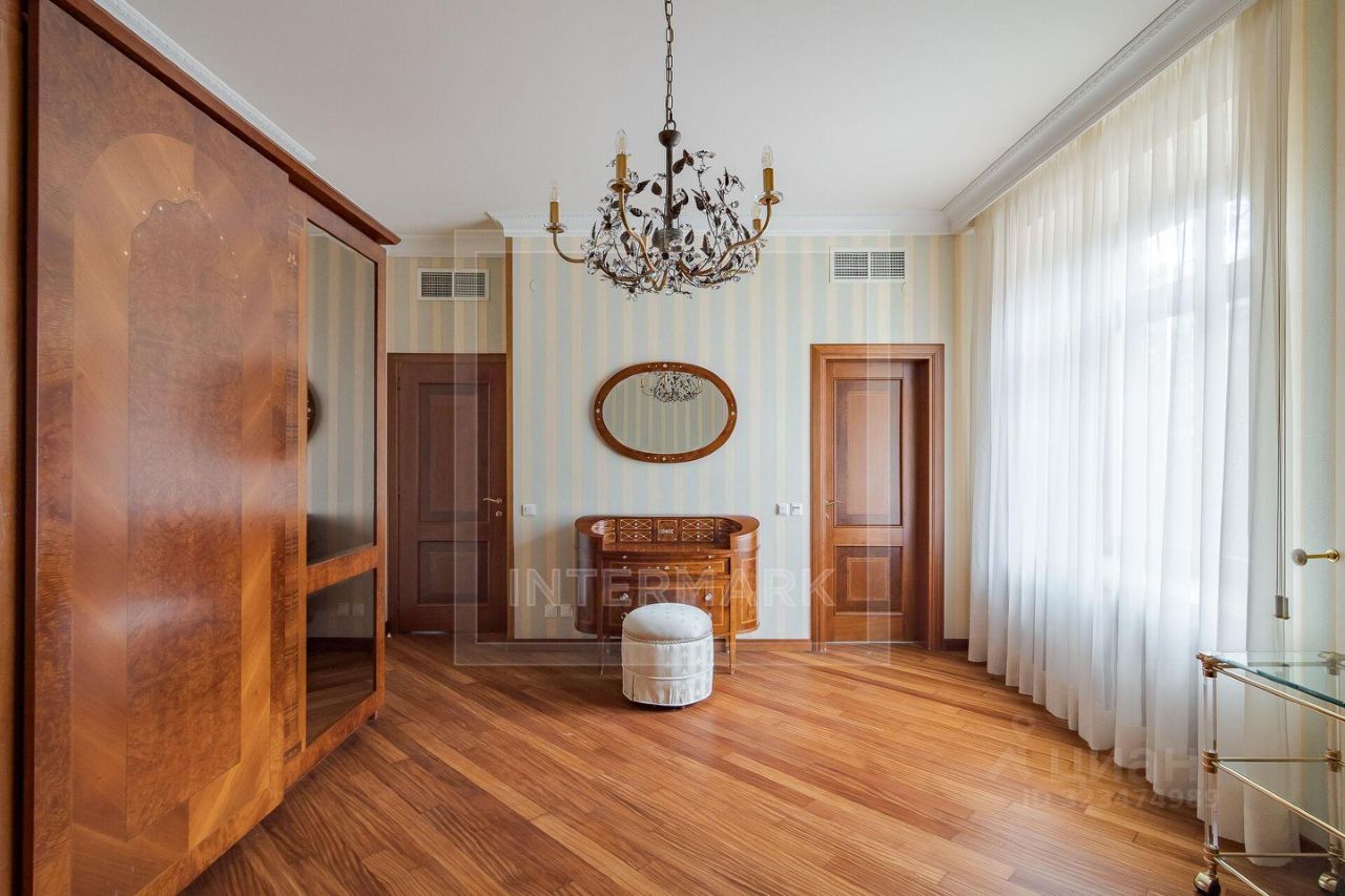 Аренда 4-комн квартиры на вторичном рынке Молочный переулок, 11