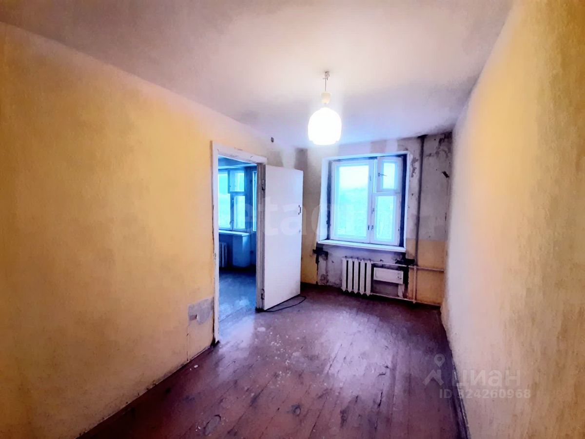 Продажа 2-комн квартиры на вторичном рынке Кириши, улица Мира, 11