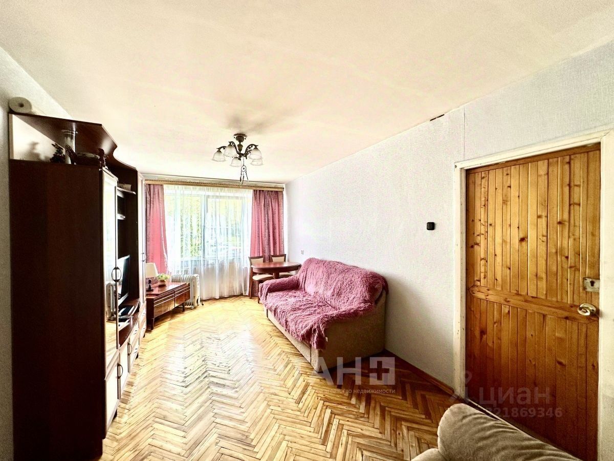 Продажа 3-комн квартиры на вторичном рынке улица Добровольцев, 38