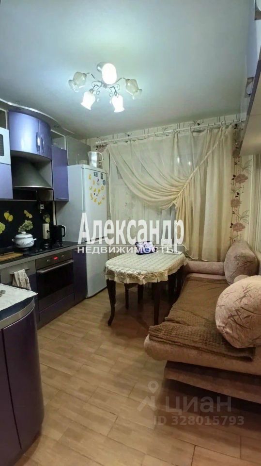 Продажа 3-комн квартиры на вторичном рынке пос. Романовка, 28