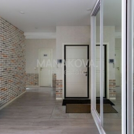 Продажа 4-комн квартиры на вторичном рынке ул Латышских Стрелков,  д. 15,  к. 3