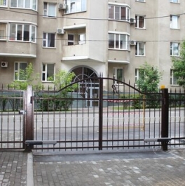 Продажа 2-комн квартиры на вторичном рынке Наставнический переулок,  д. 3