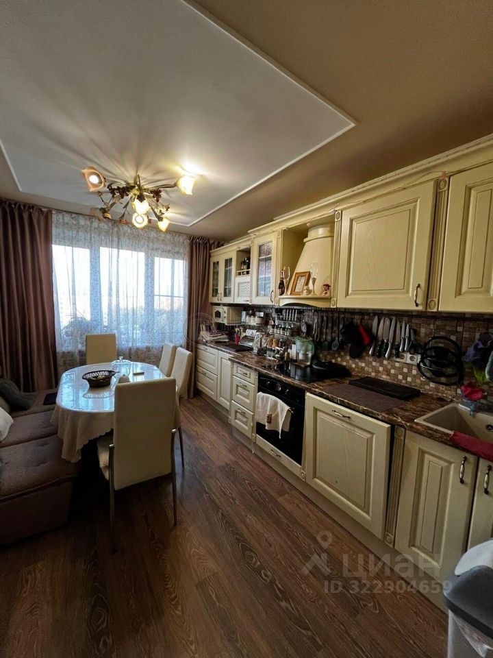 Продажа 3-комн квартиры на вторичном рынке Красногорск, улица Карбышева, 33