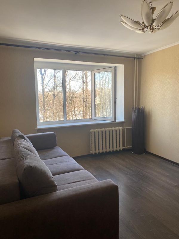 Продажа 2-комн квартиры на вторичном рынке Чекистов улица,  д. 38