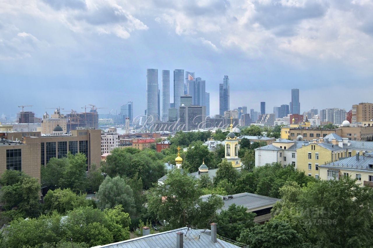 Продажа 5-комн квартиры на вторичном рынке Дружинниковская улица, 15