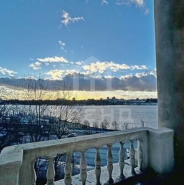 Продажа 3-комн квартиры на вторичном рынке Малоохтинский проспект,  д. 94