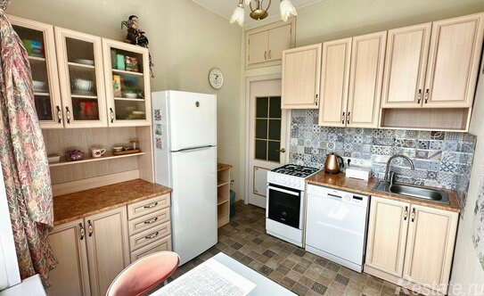 Продажа 2-комн квартиры на вторичном рынке Алтайская улица,  д. 14