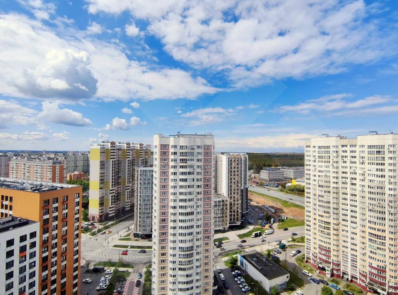 Продажа 3-комн квартиры на вторичном рынке улица Авиаконструктора Петлякова, 29
