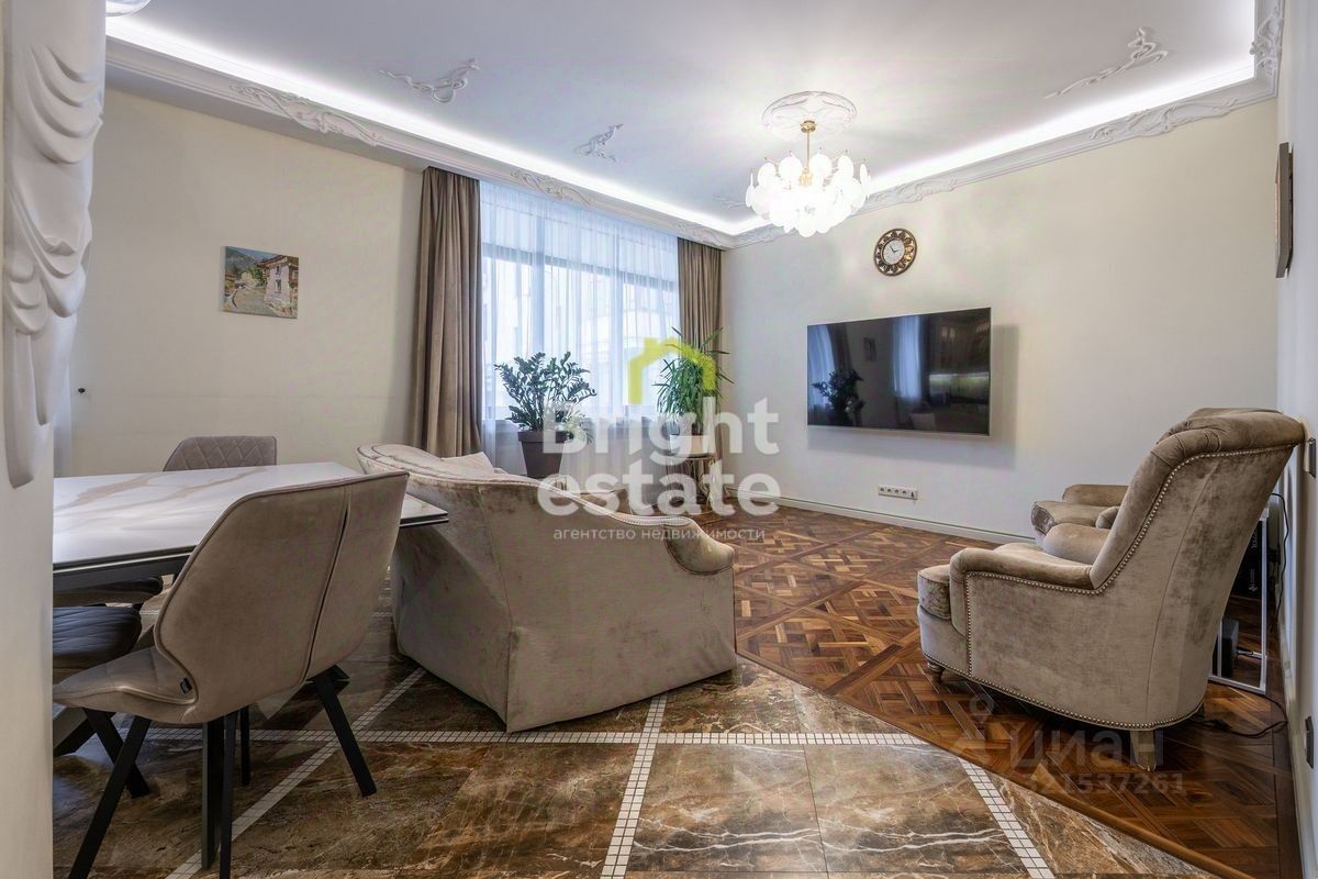 Продажа 3-комн квартиры на вторичном рынке д. Новинки, улица Малахитовая, 7