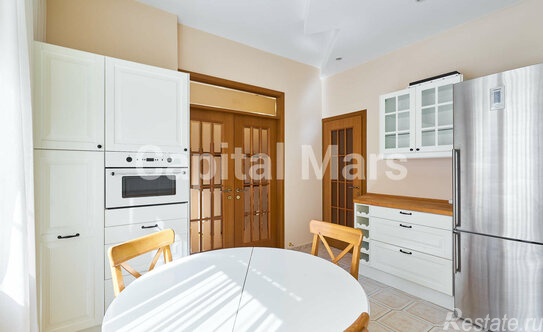 Аренда 4-комн квартиры на вторичном рынке Зачатьевский 1-й пер,  д. 4