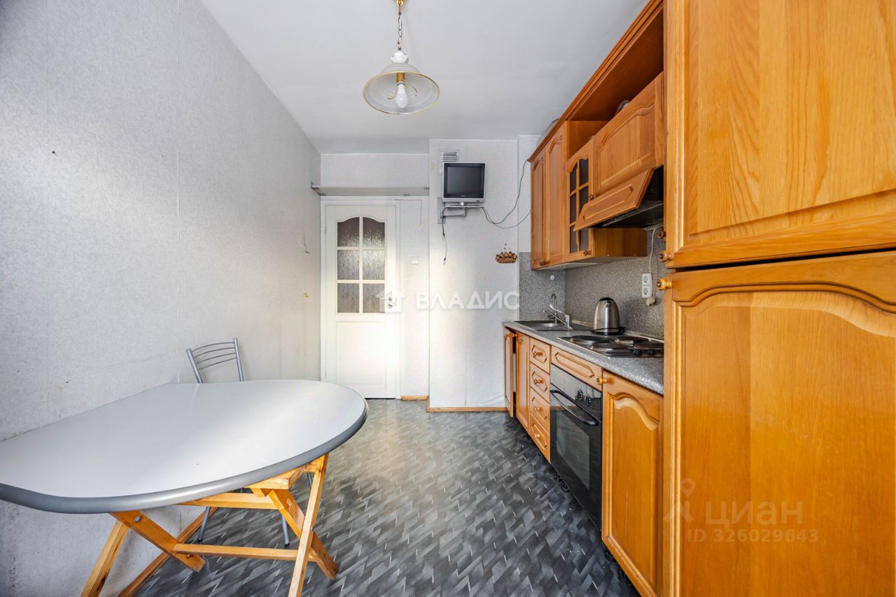 Продажа 2-комн квартиры на вторичном рынке Комендантский пр-кт,  д. 8К3