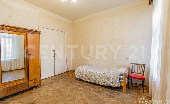 Продажа 3-комн квартиры на вторичном рынке ул Декабристов,  д. 33