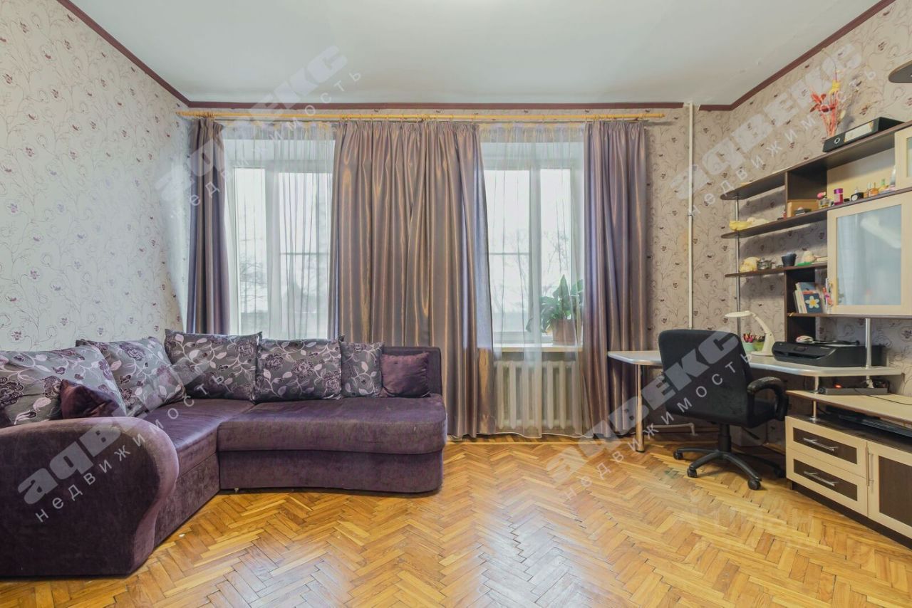 Продажа 4-комн квартиры на вторичном рынке Кронштадт, улица Карла Маркса, 25
